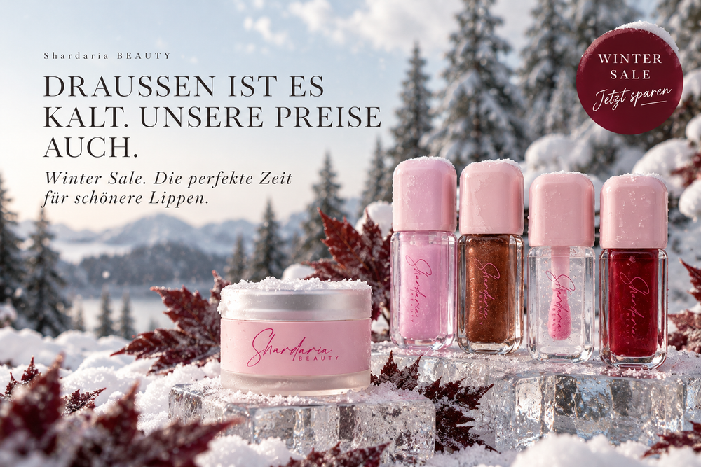 Winter Sale von Shardaria Beauty mit vier Lipgloss-Farben und einem Lippenpflege-Set, dekoriert mit Schnee und winterlichen Zweigen.