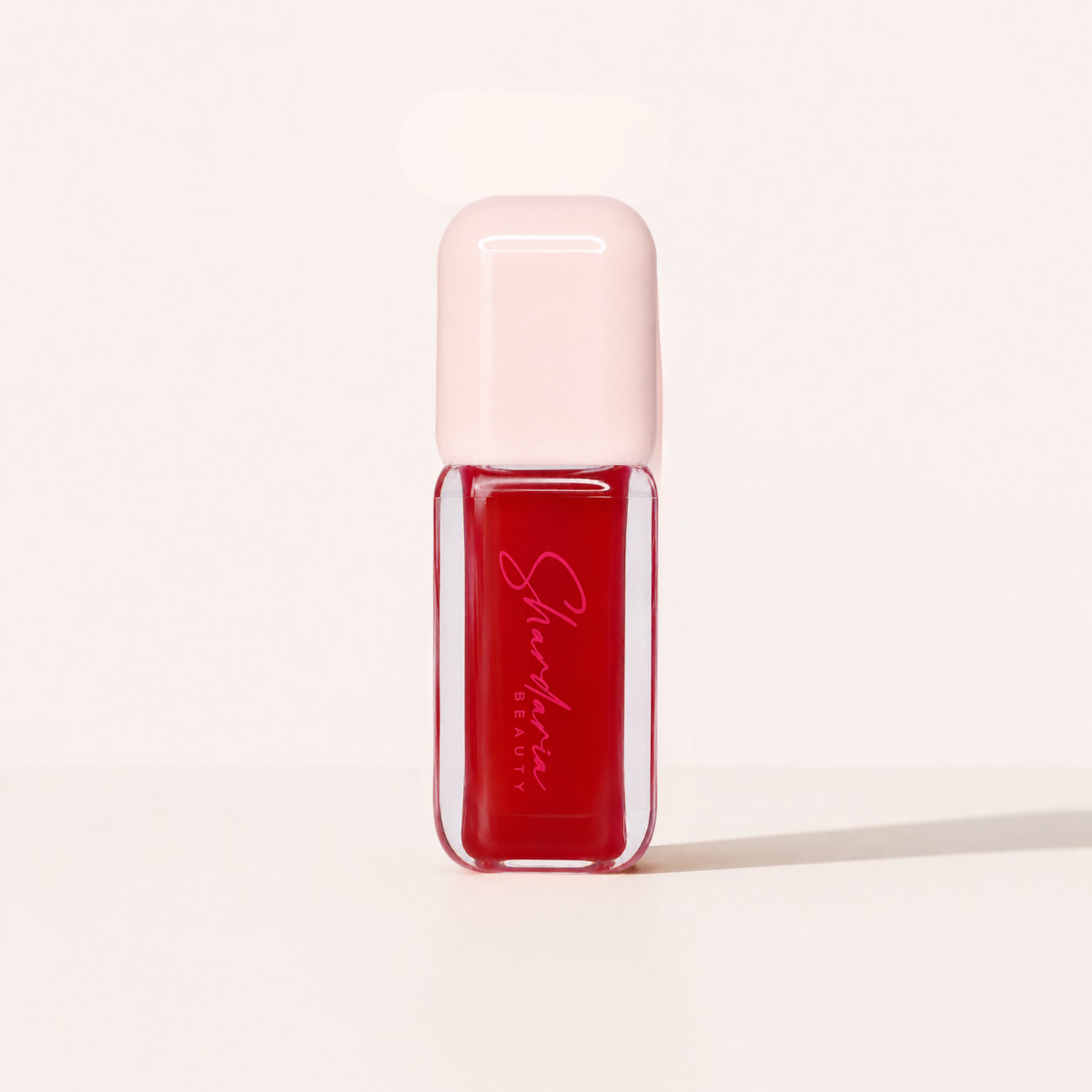 Cherry Charm Lip Gloss von Shardaria Beauty in rotem Farbton